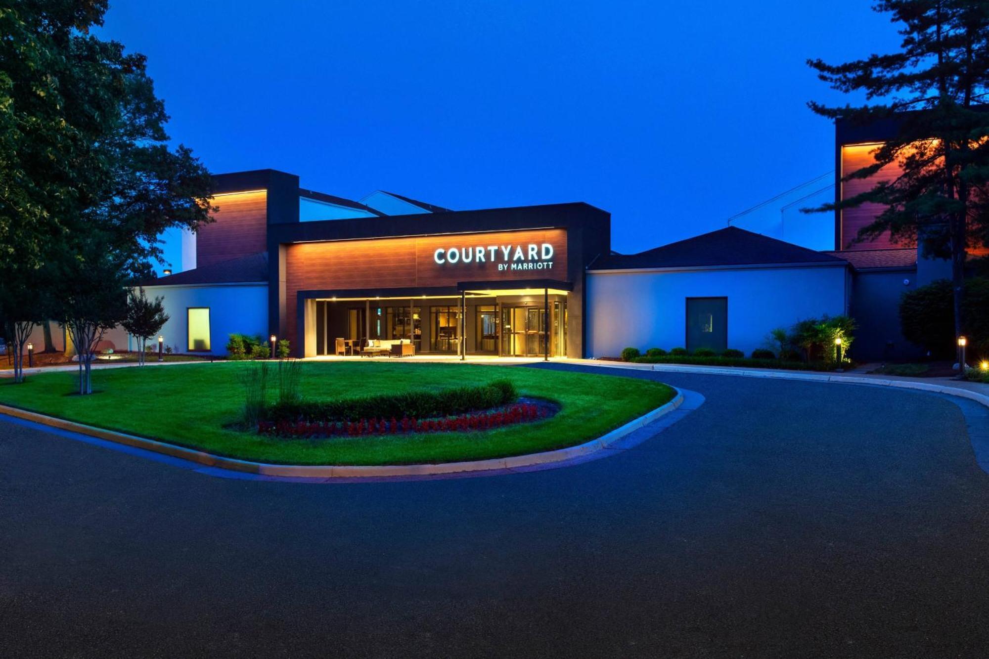 Courtyard By Marriott Dulles Airport Herndon/Reston Exterior photo
