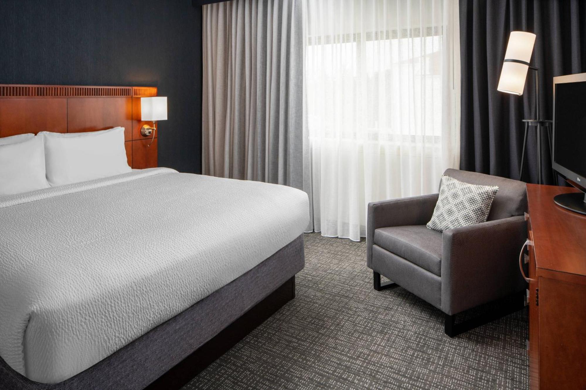 Courtyard By Marriott Dulles Airport Herndon/Reston Exterior photo